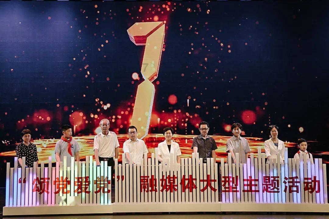 A股深“V”：沪指涨0.43%，创指涨1.93%